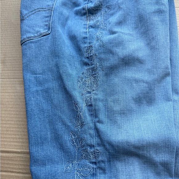Levi's Women's Classic Bootcut Jeans Mid Rise Size 14 Side Embroidered - Picture 13 of 13